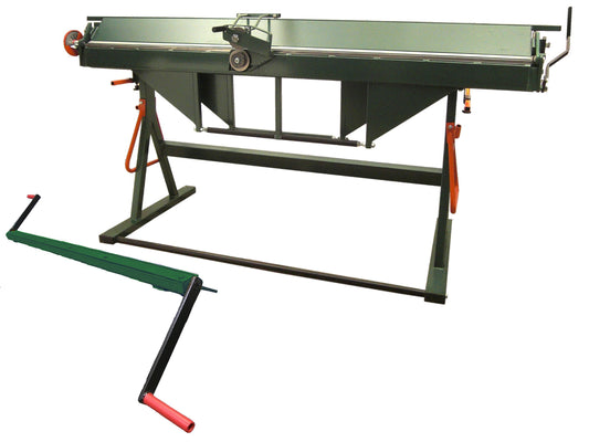 Vorderseite der Abkantbank mit Rollenschere und Wulstgerät