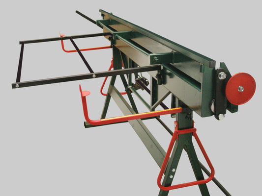 Rückseite der Abkantbank mit Auflagegestell und Tiefenanschlag